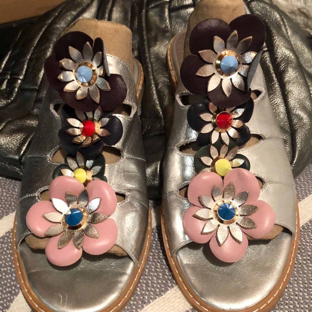 Great quality leather slip on sandals